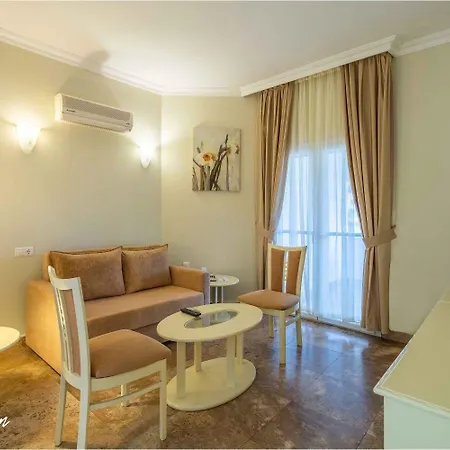 אתר נופש Emelda Sun Club קמר